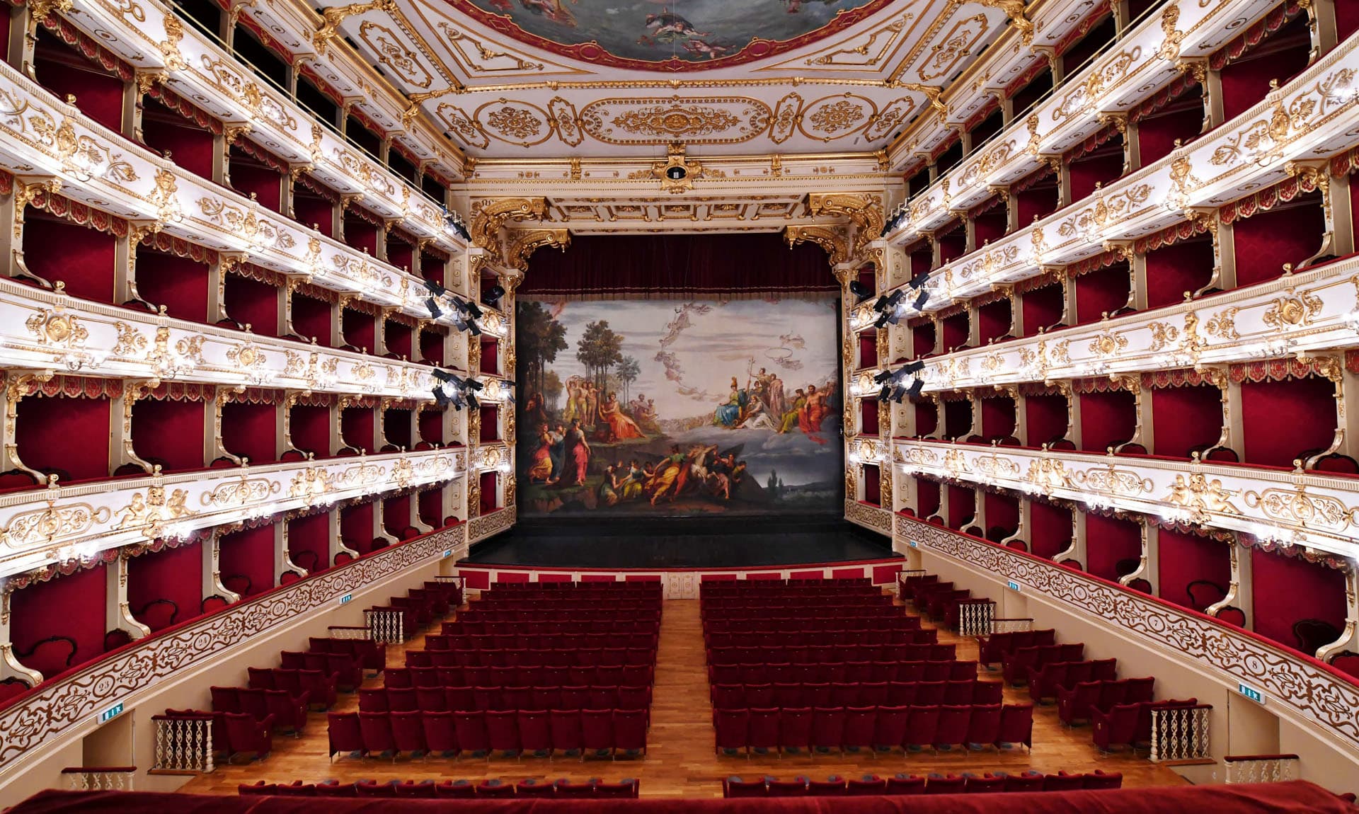Relamping della Sala grande